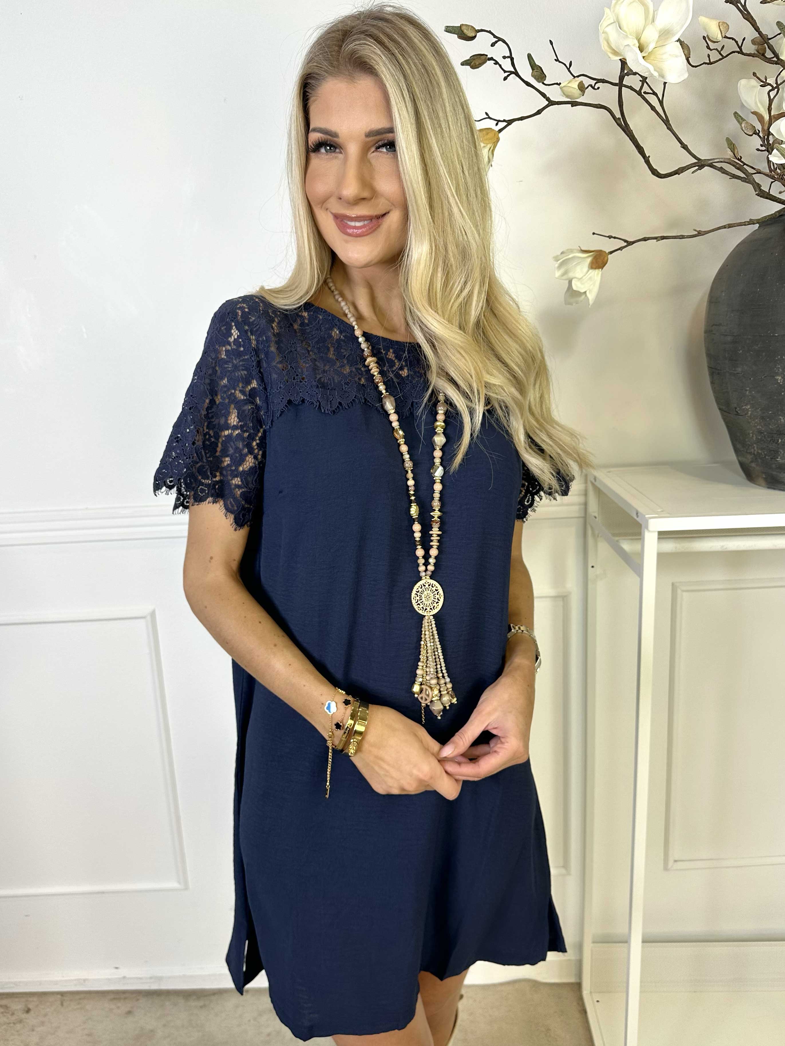 Tatjana - Söt tunikaklänning med spetstopp